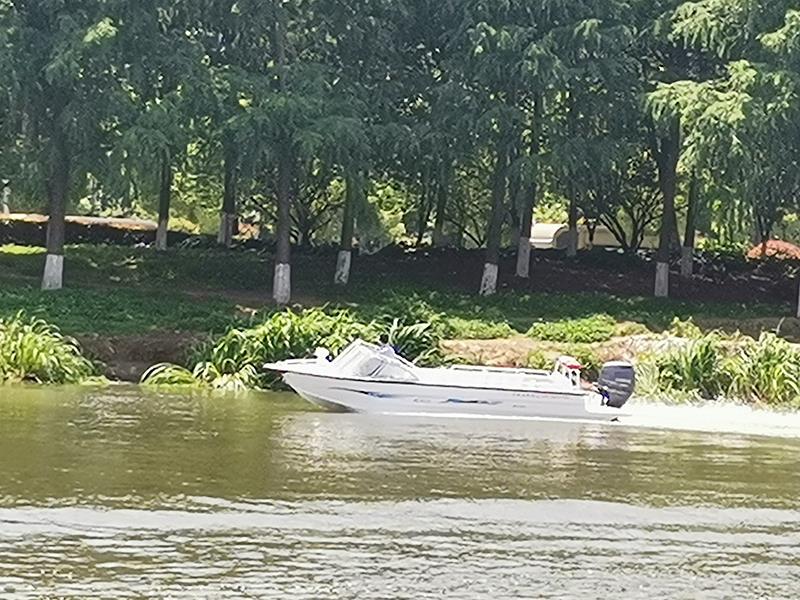 執(zhí)法艇，快艇